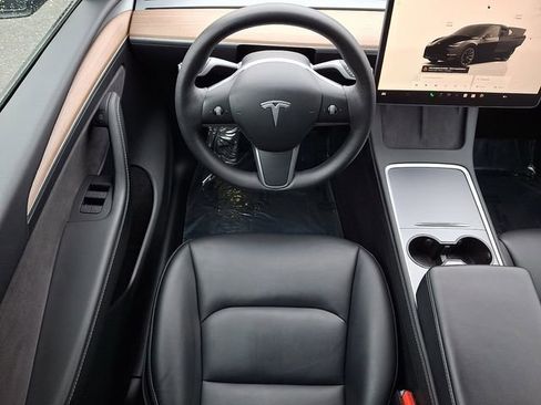 Used 2023 Tesla Model Y Long Range image 15