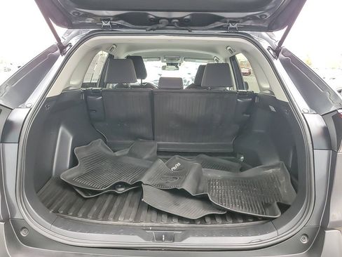 Used 2021 Toyota RAV4 LE image 18