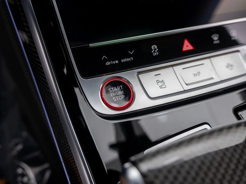 Used 2025 Audi S8 AWD/4WD image 21