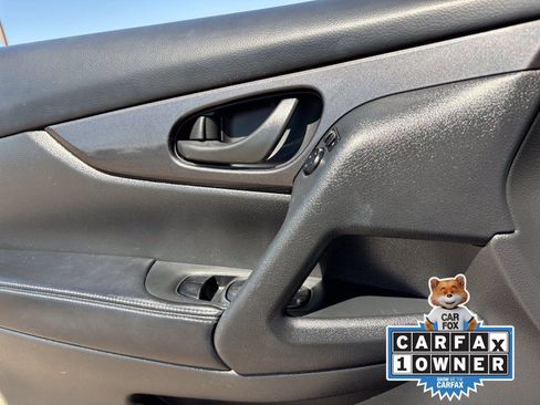 Used 2020 Nissan Rogue S FWD image 21