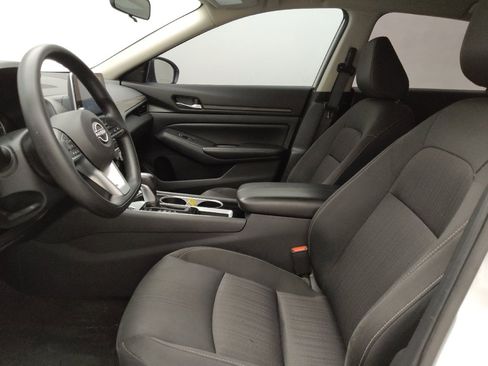 Used 2024 Nissan Altima 2.5 SV FWD image 17