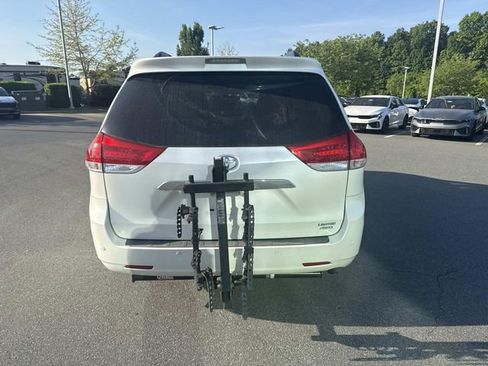 Used 2011 Toyota Sienna Limited w/ Premium Pkg image 6