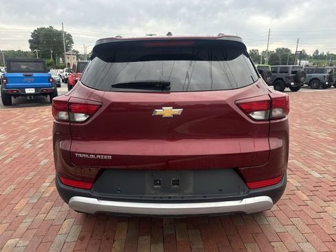 Used 2022 Chevrolet TrailBlazer LT w/ Confidence II Package FWD image 13