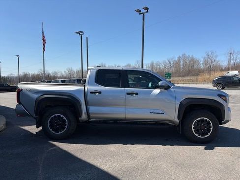 Used 2025 Toyota Tacoma TRD Off-Road w/ TRD Off Road Upgrade Package image 6