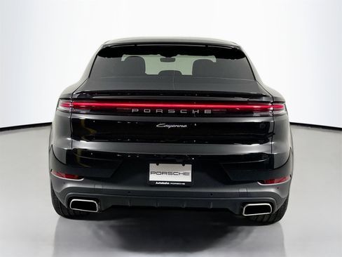 Certified 2025 Porsche Cayenne Coupe image 6