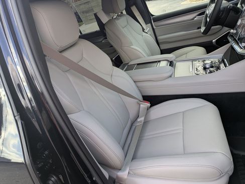 New 2025 Jeep Wagoneer Series III w/ Quick Order Package 25C Super image 31