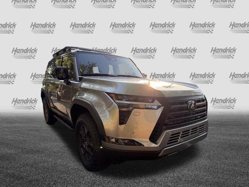 Used 2024 Lexus GX 550 AWD/4WD image 2
