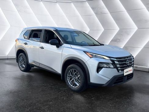 Used 2025 Nissan Rogue S image 1