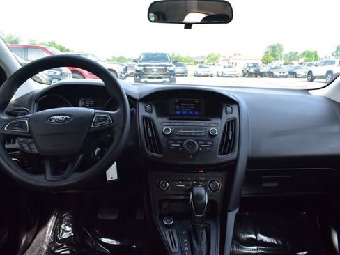 Used 2017 Ford Focus SE FWD image 30