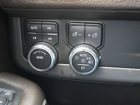 Used 2021 GMC Yukon Denali w/ Denali Premium Package image 38