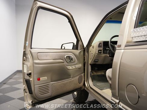 Used 1998 Chevrolet Silverado 1500 4x4 Regular Cab w/ Preferred Equipment Group 2 image 36