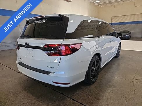 Used 2023 Honda Odyssey Sport image 3