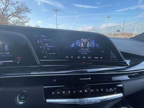 Used 2023 Cadillac Escalade Sport w/ LPO, ONYX Package AWD/4WD image 13