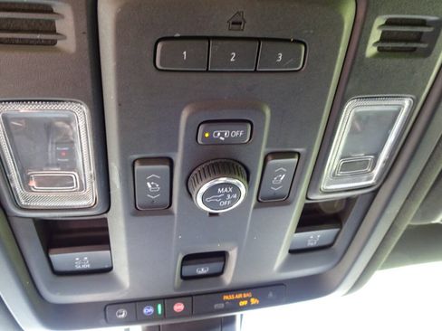 Used 2021 Chevrolet Suburban Z71 w/ Luxury Package AWD/4WD image 31