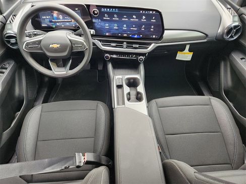 New 2026 Chevrolet Equinox EV LT image 17