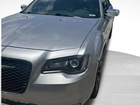 Used 2018 Chrysler 300 S w/ 300S Premium Group RWD image 2