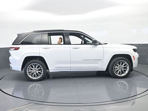 Used 2022 Jeep Grand Cherokee Summit image 7