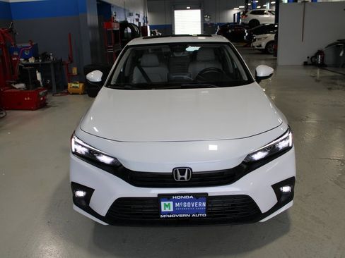 Used 2022 Honda Civic Touring image 3