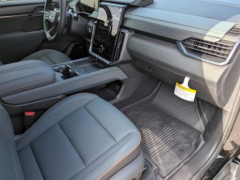 New 2026 GMC Acadia AT4 w/ Super Cruise Package image 18