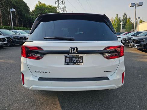 New 2026 Honda Odyssey Touring image 6