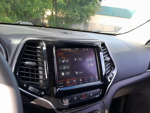 Used 2021 Jeep Cherokee Limited w/ Elite Package AWD/4WD image 24