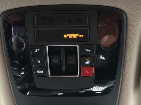 Used 2024 Kia Carnival SX Prestige FWD image 40