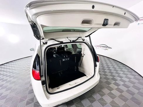 Used 2017 Chrysler Pacifica Touring-L Plus w/ Advanced Safetytec Group FWD image 27