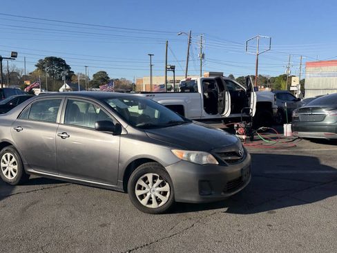 Used 2011 Toyota Corolla LE image 2