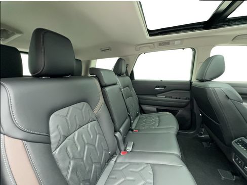 Used 2026 Nissan Pathfinder Platinum w/ Cargo Package FWD image 30