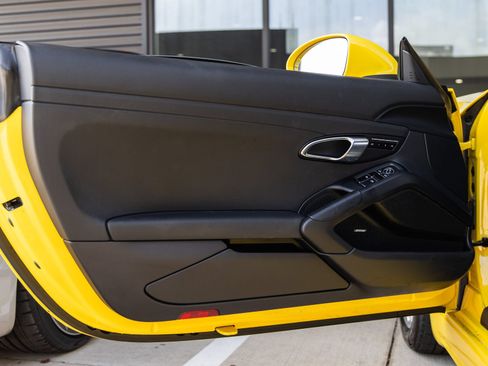 Certified 2019 Porsche 718 Cayman RWD image 21