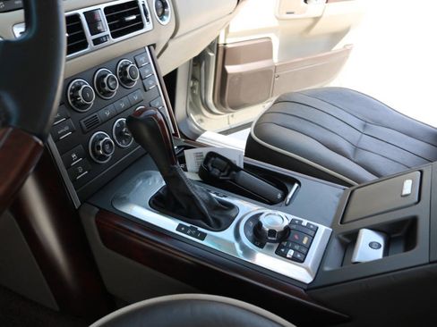 Used 2010 Land Rover Range Rover HSE LUX AWD/4WD image 27