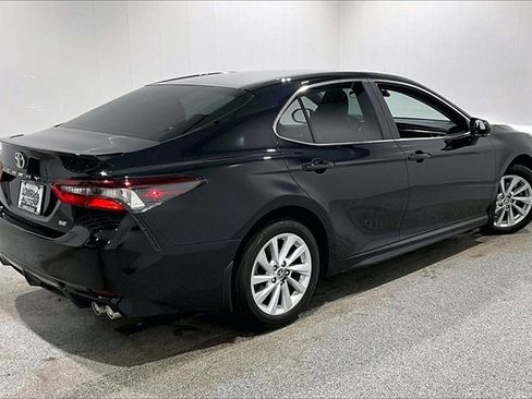 Used 2024 Toyota Camry SE image 5