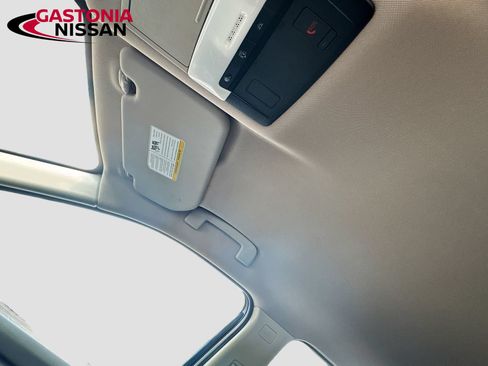Used 2025 Nissan Rogue SV FWD image 27