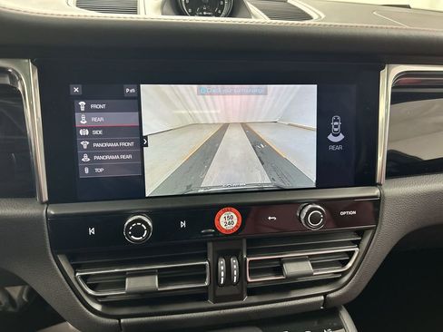 Certified 2025 Porsche Macan AWD/4WD image 16