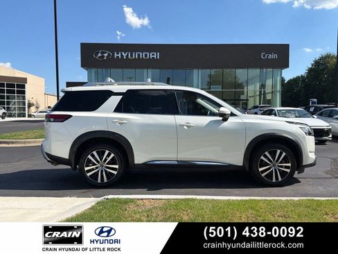 Used 2024 Nissan Pathfinder Platinum w/ Cargo Package AWD/4WD image 1