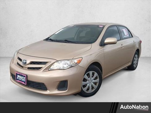 Used 2011 Toyota Corolla LE image 1