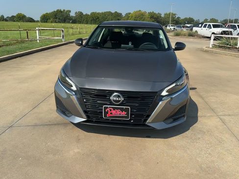 Used 2024 Nissan Altima 2.5 SV image 4