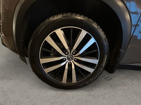 Used 2024 Nissan Pathfinder Platinum w/ Cargo Package image 15