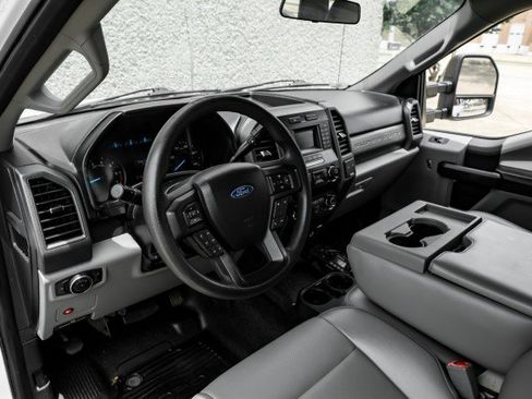 Used 2019 Ford F250 XL w/ Power Equipment Group RWD image 2