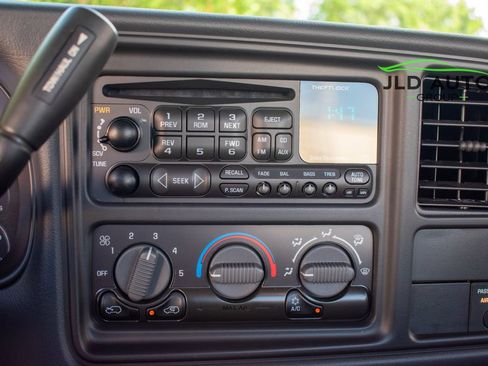 Used 2000 Chevrolet Silverado 1500 LS w/ Off-Road Chassis Pkg AWD/4WD image 16