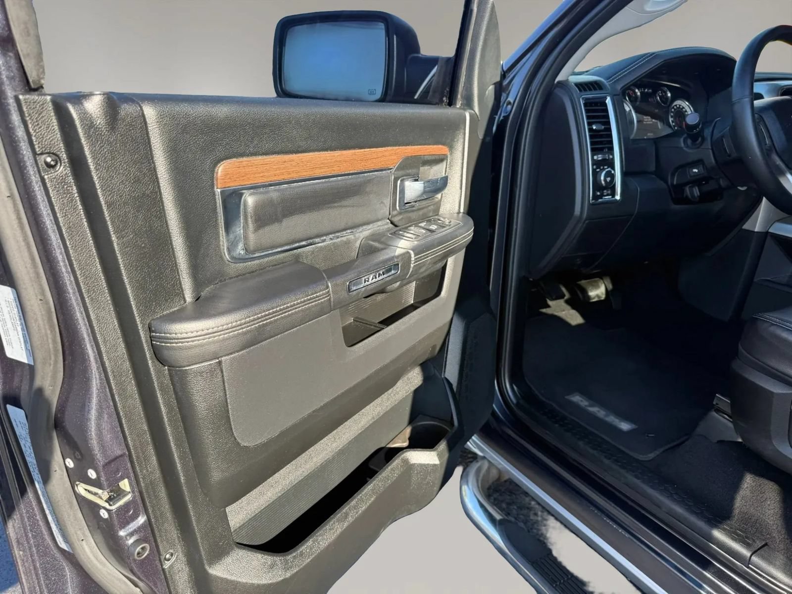 Used 2016 RAM 1500 Laramie w/ Convenience Group AWD/4WD image 11