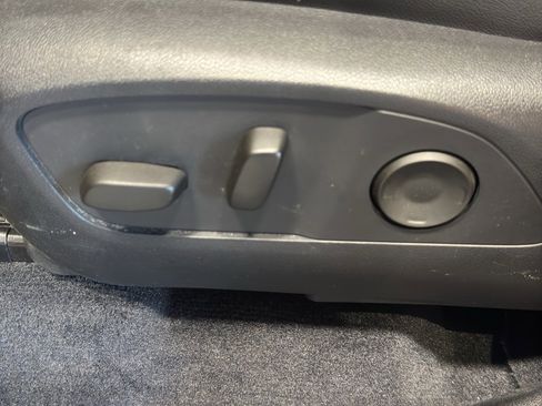 Used 2024 Chevrolet Traverse Z71 image 16