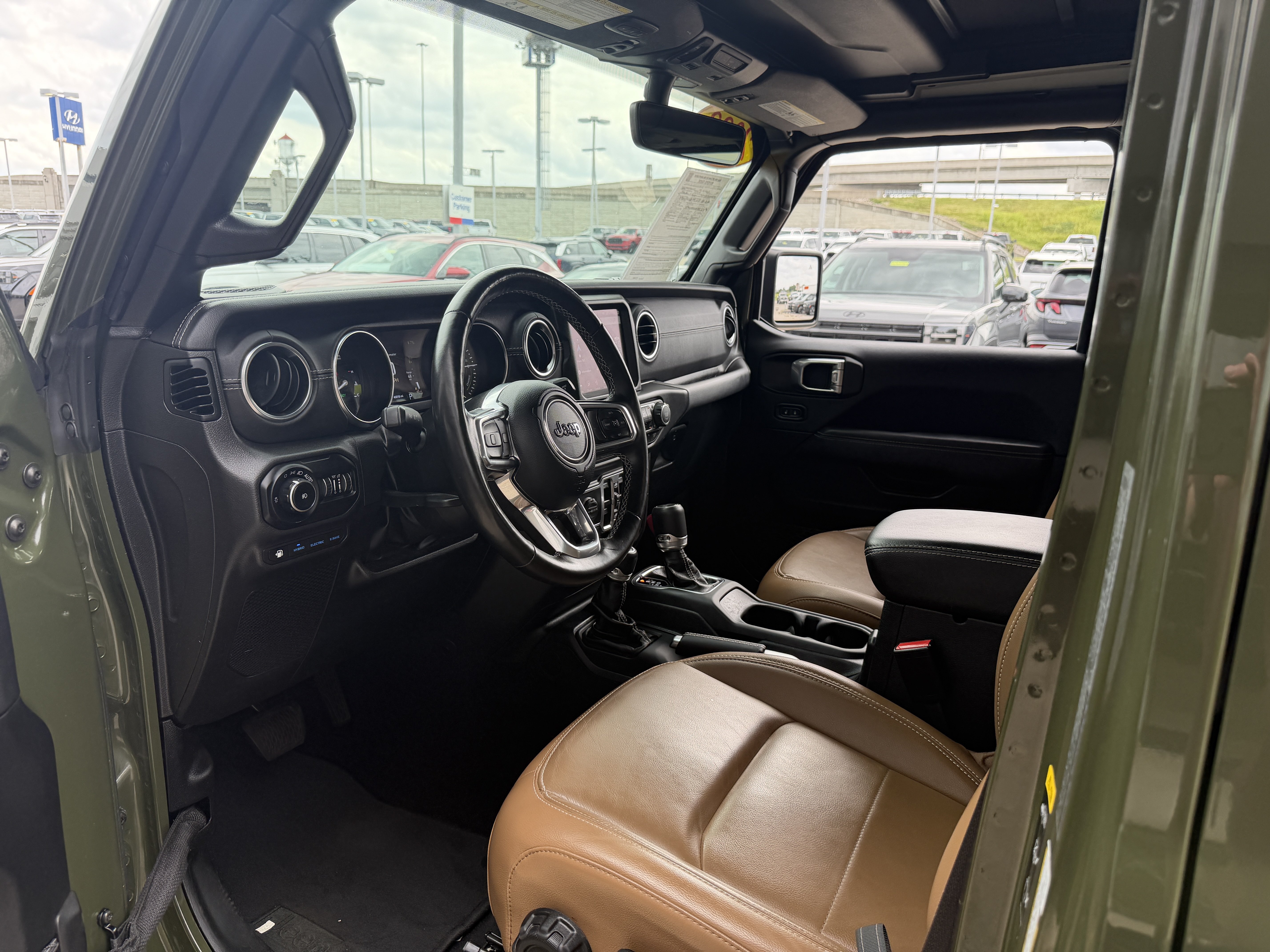 Used 2022 Jeep Wrangler Unlimited Sahara w/ Cold Weather Group AWD/4WD image 34