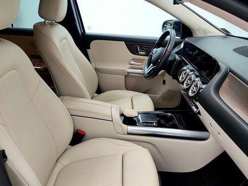 Used 2021 Mercedes-Benz GLA 250 4MATIC w/ Premium Package image 21