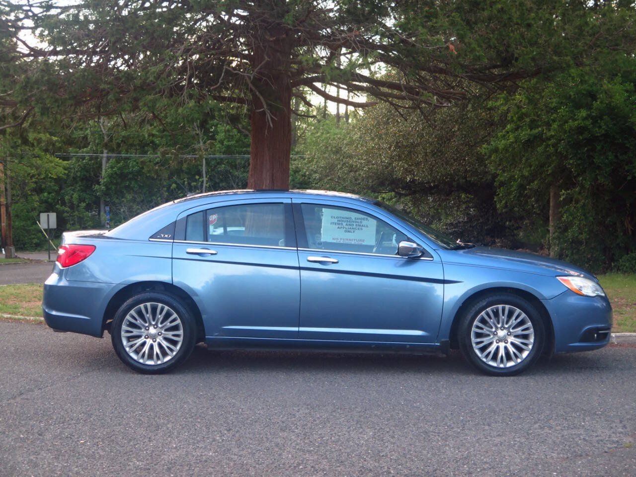Used 2011 Chrysler 200 Limited FWD image 5