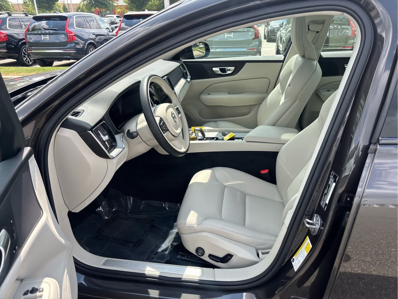 Used 2025 Volvo S60 B5 Plus FWD image 12