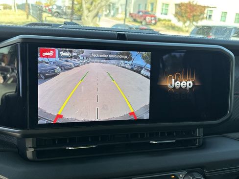 Used 2024 Jeep Wrangler Unlimited Rubicon image 15