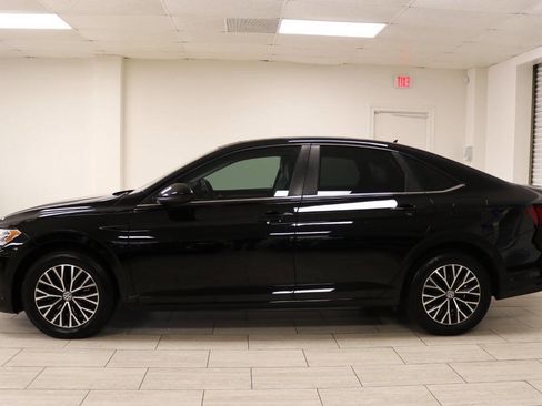 Used 2019 Volkswagen Jetta SE w/ Cold Weather Package image 10