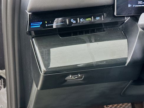 Used 2025 BMW 530i image 17