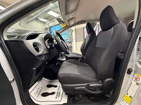 Used 2015 Toyota Yaris LE image 49